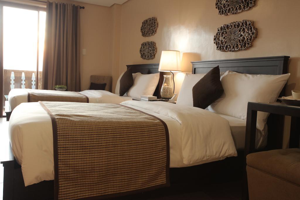 Crosswinds Resort Suites Tagaytay City Стая снимка