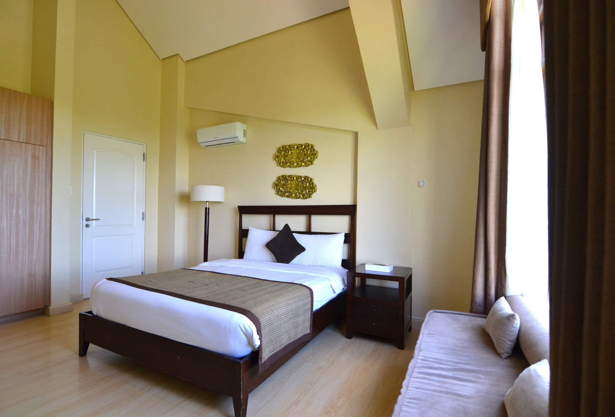 Crosswinds Resort Suites Tagaytay City Екстериор снимка